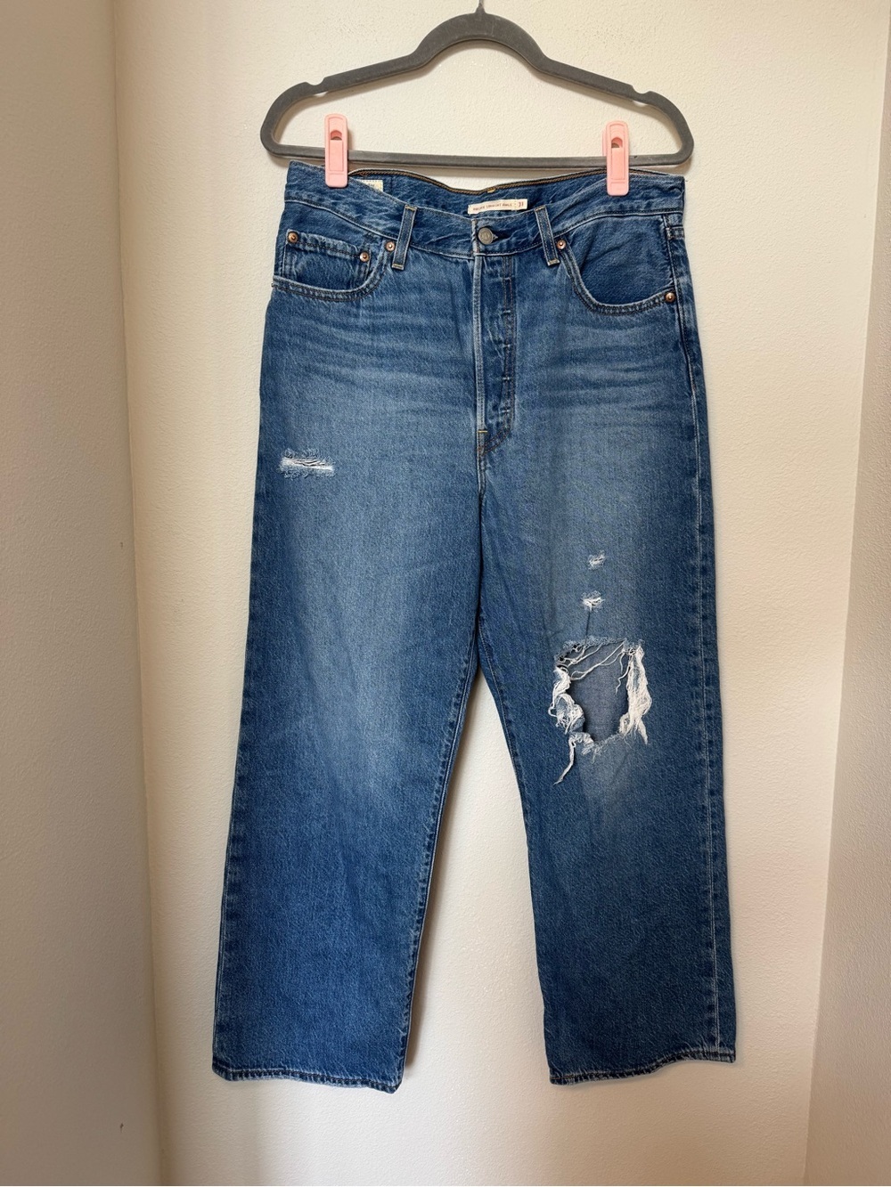 Levi's Straight Leg Jeans in Medium Blue with Distressed Knee